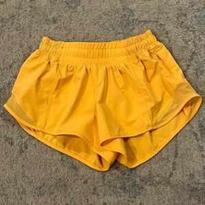 Lululemon Size 0 2.5 low rise hottie hot shorts